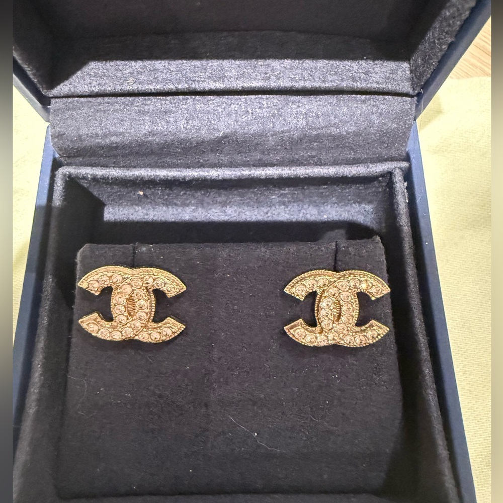 Chanel pink earrings - Picture 2 of 5